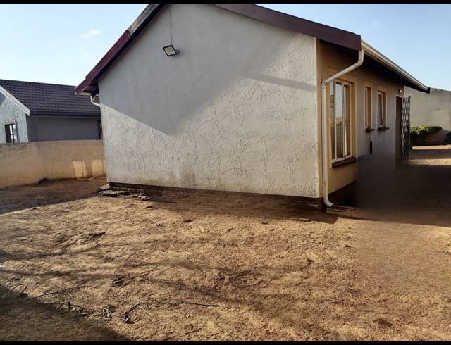 2 BEDROOM HOUSE FOR SALE IN LAKESIDE